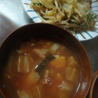 豆腐と白菜の味噌汁